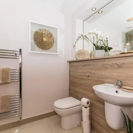 2 Bed Apartment In Ashbourne Exterior photo