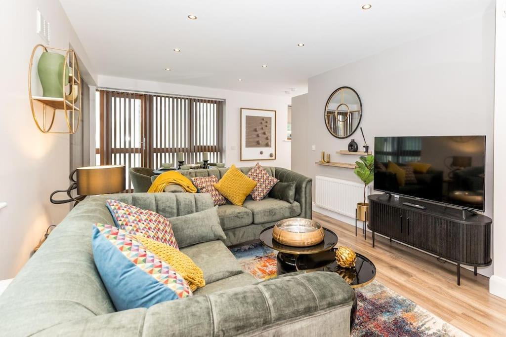 2 Bed In * Ashbourne